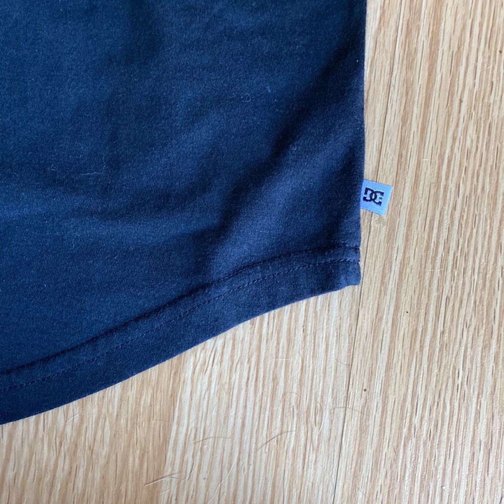 Mens small DC shirt - Picture 4 of 4